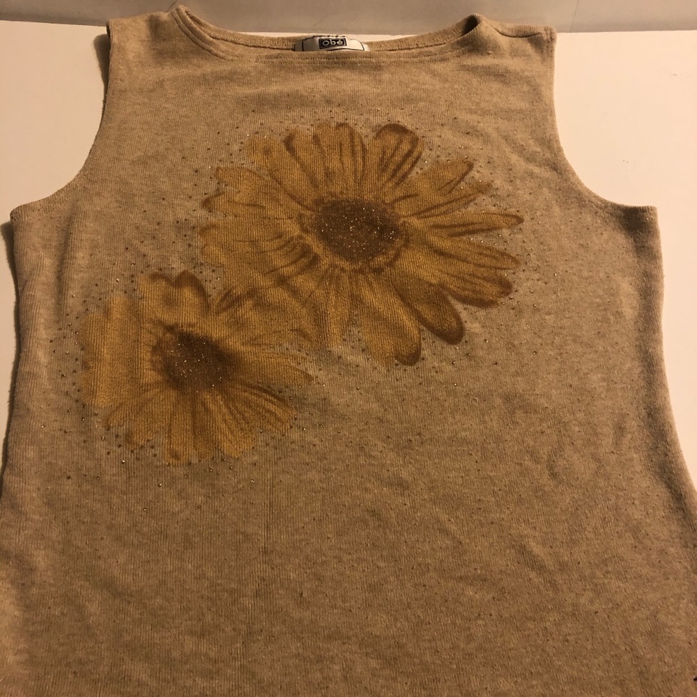 Sleeveless lightweight sweater beige